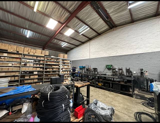 193M² WAREHOUSE TO LET IN CROWN